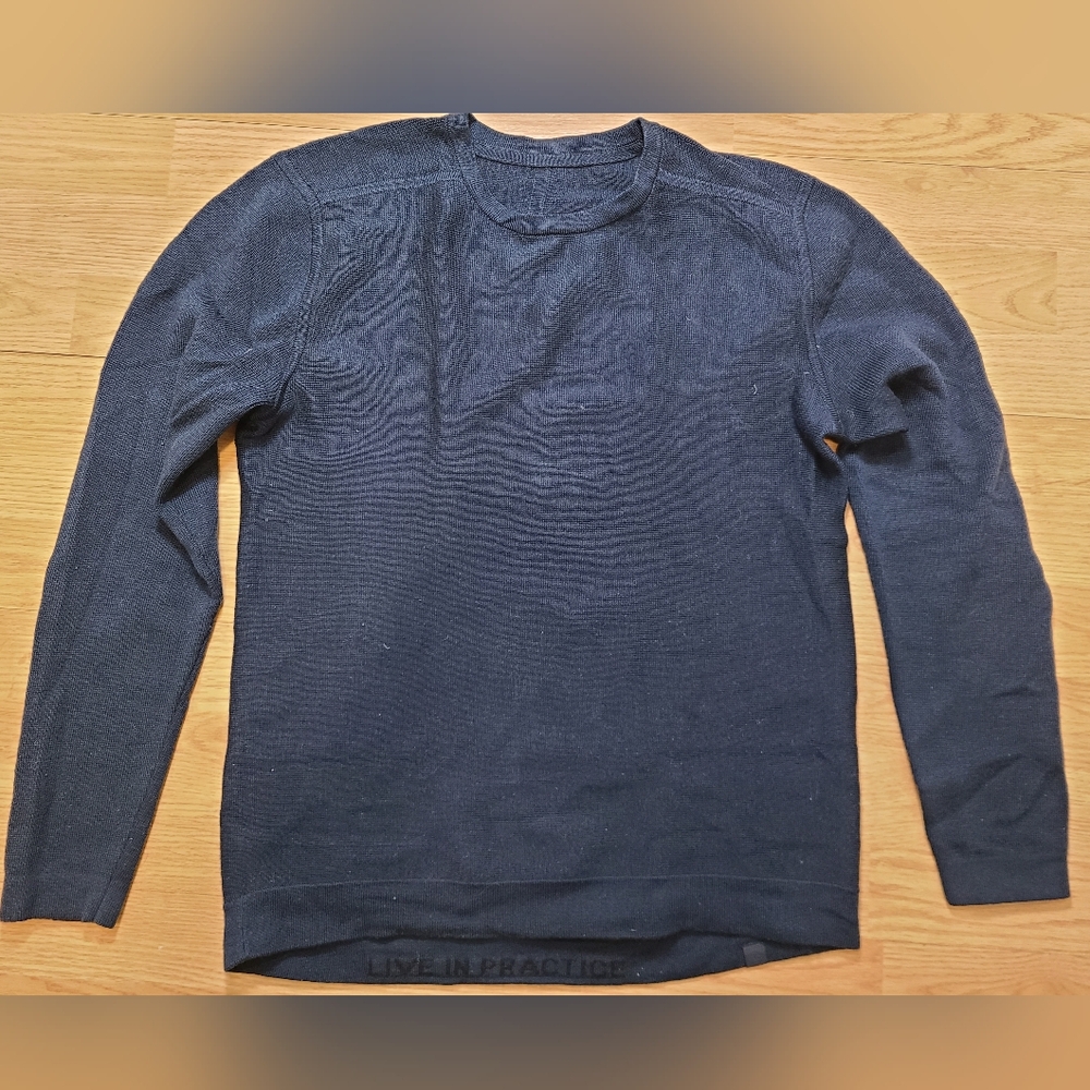 Lululemon Alpine Air navy medium long sleeve